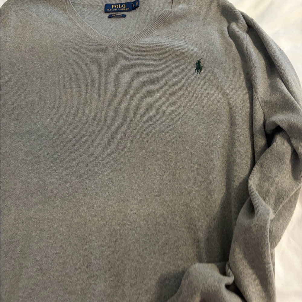 Ralph Lauren Men's V-Neck Sweater in Light Gray with Green Pony - Picture 3 of 6